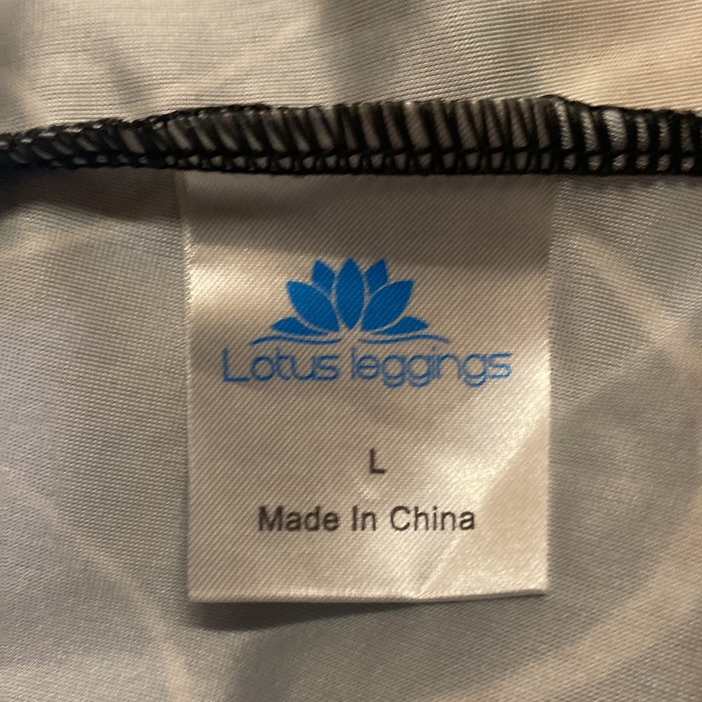 Lotus Mermaid Leggings - Picture 8 of 11